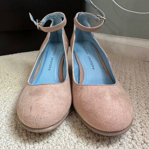 Chinese Laundry Natural Suede Wedge Pump. Sz 8.5
